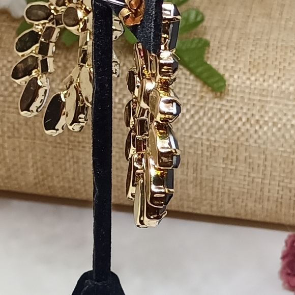 Amari crown gemstone earrings - Picture 6 of 6